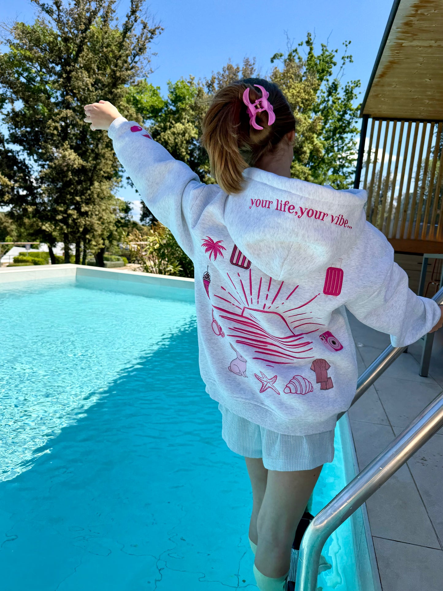 "My vibe" hoodie in Cloud Grey